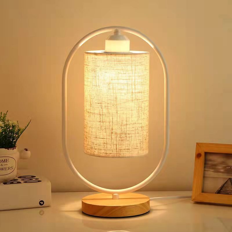 UrbanWood – Industristil Bordslampa i Trä med Metallaccent