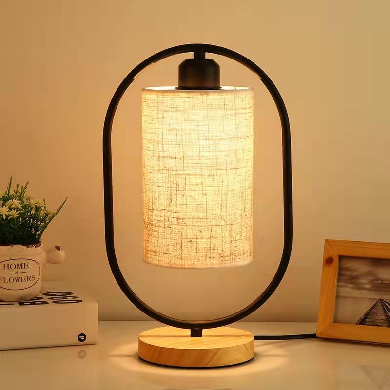 UrbanWood – Industristil Bordslampa i Trä med Metallaccent