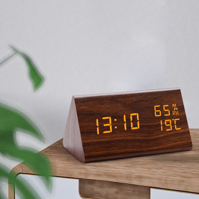 Digital Träväckarklocka med LED display – Stilren Alarmklocka i Modern Design