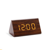 Digital Träväckarklocka med LED display – Stilren Alarmklocka i Modern Design