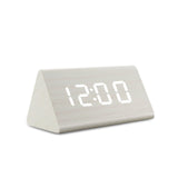 Digital Träväckarklocka med LED display – Stilren Alarmklocka i Modern Design