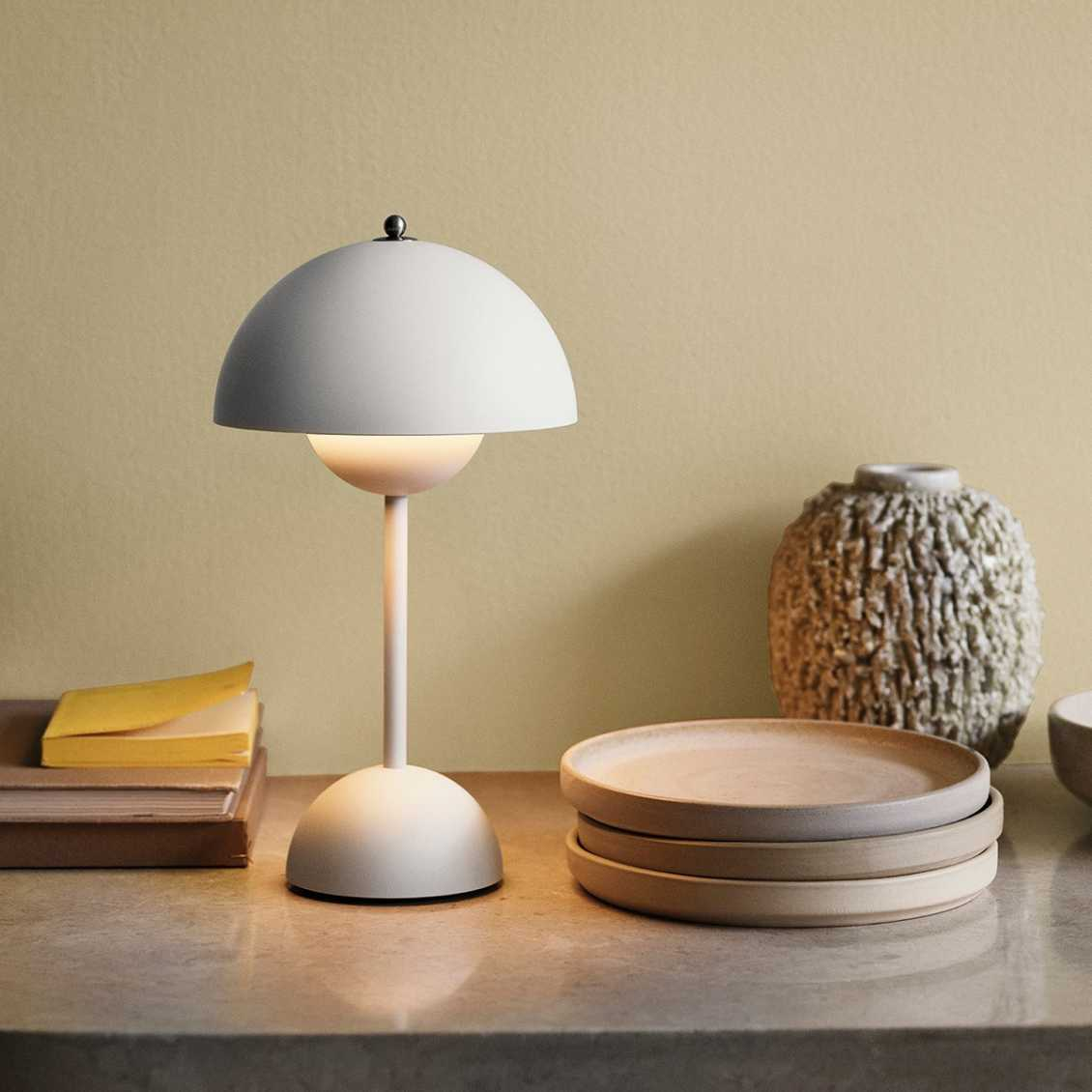 Minimalistisk LED-bordslampa – stilren stämningslampa för vardagsrum och sovrum